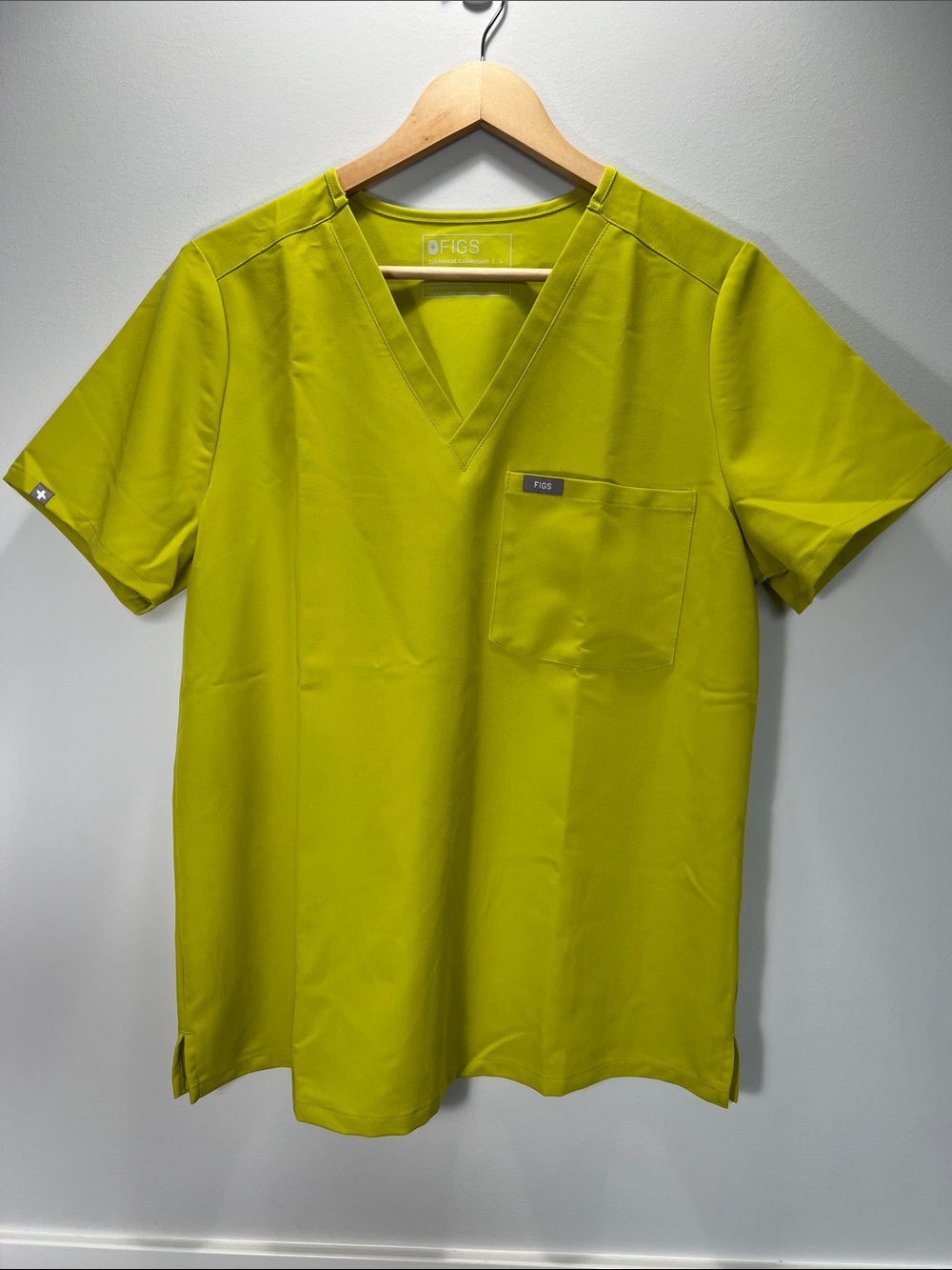 FIGS Limeade Women’s Catarina One-Pocket Scrub Top - Large